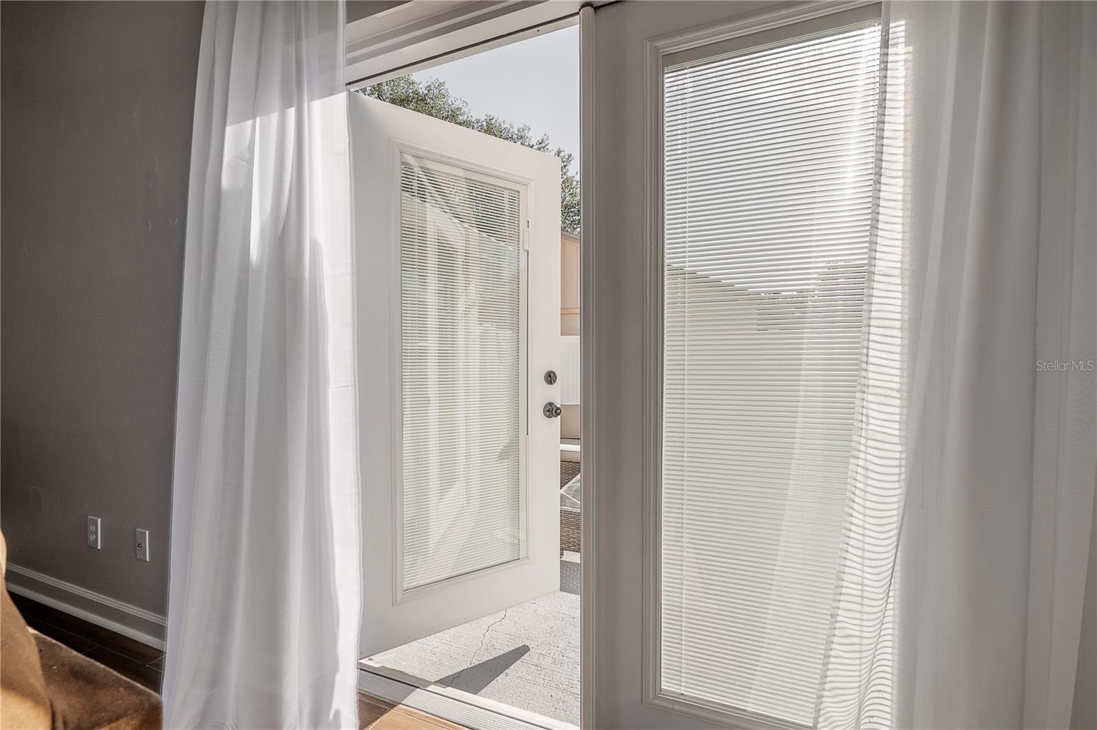 Listing photo id 11 for 8831 Hampden Drive