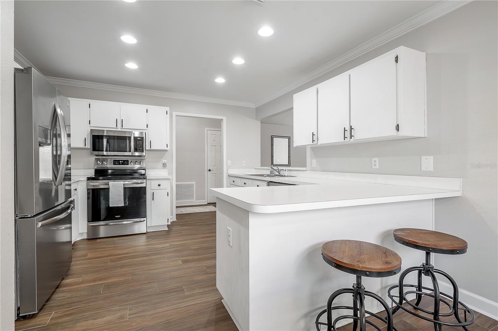 Listing photo id 20 for 8831 Hampden Drive