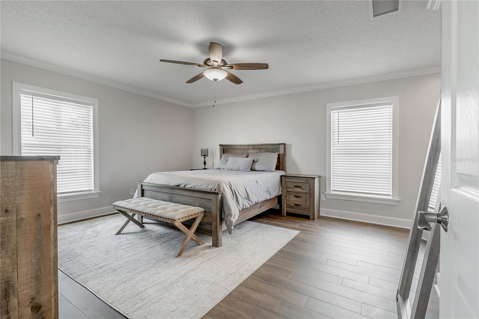 Listing photo id 22 for 8831 Hampden Drive