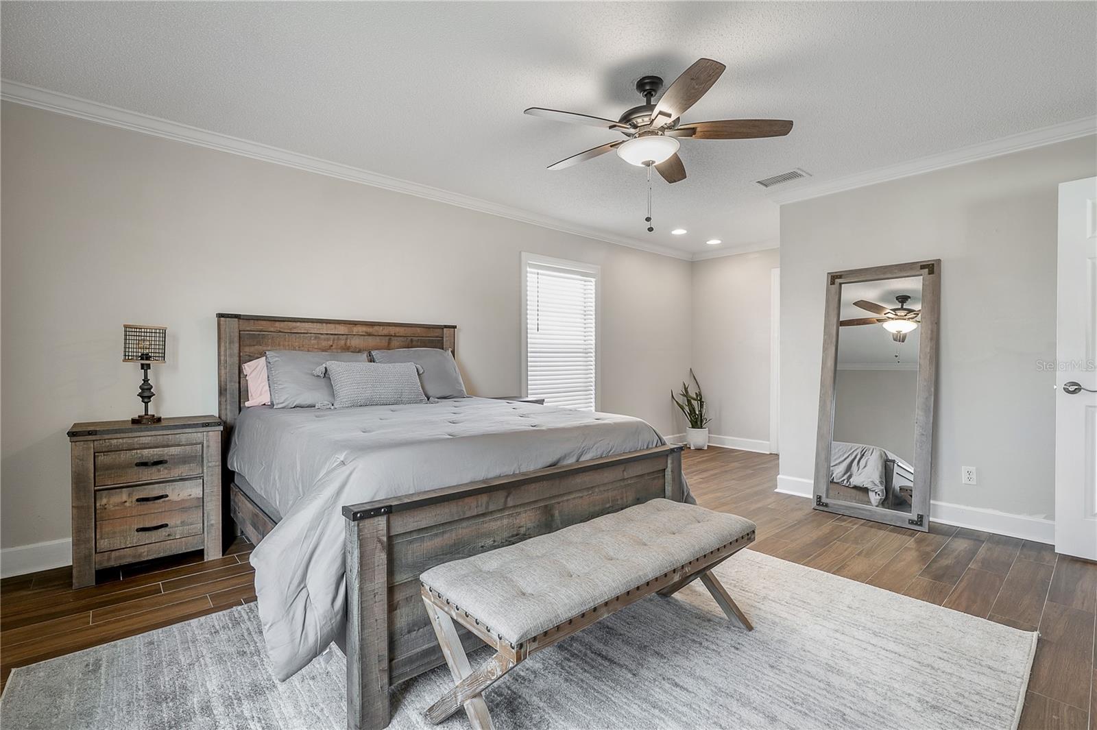 Listing photo id 23 for 8831 Hampden Drive