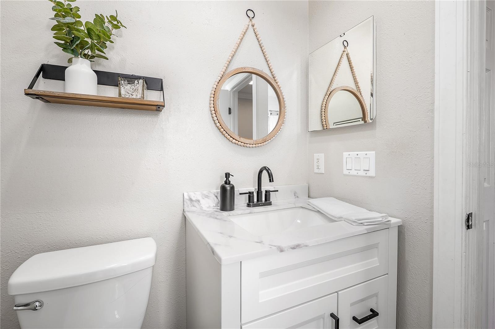 Listing photo id 27 for 8831 Hampden Drive