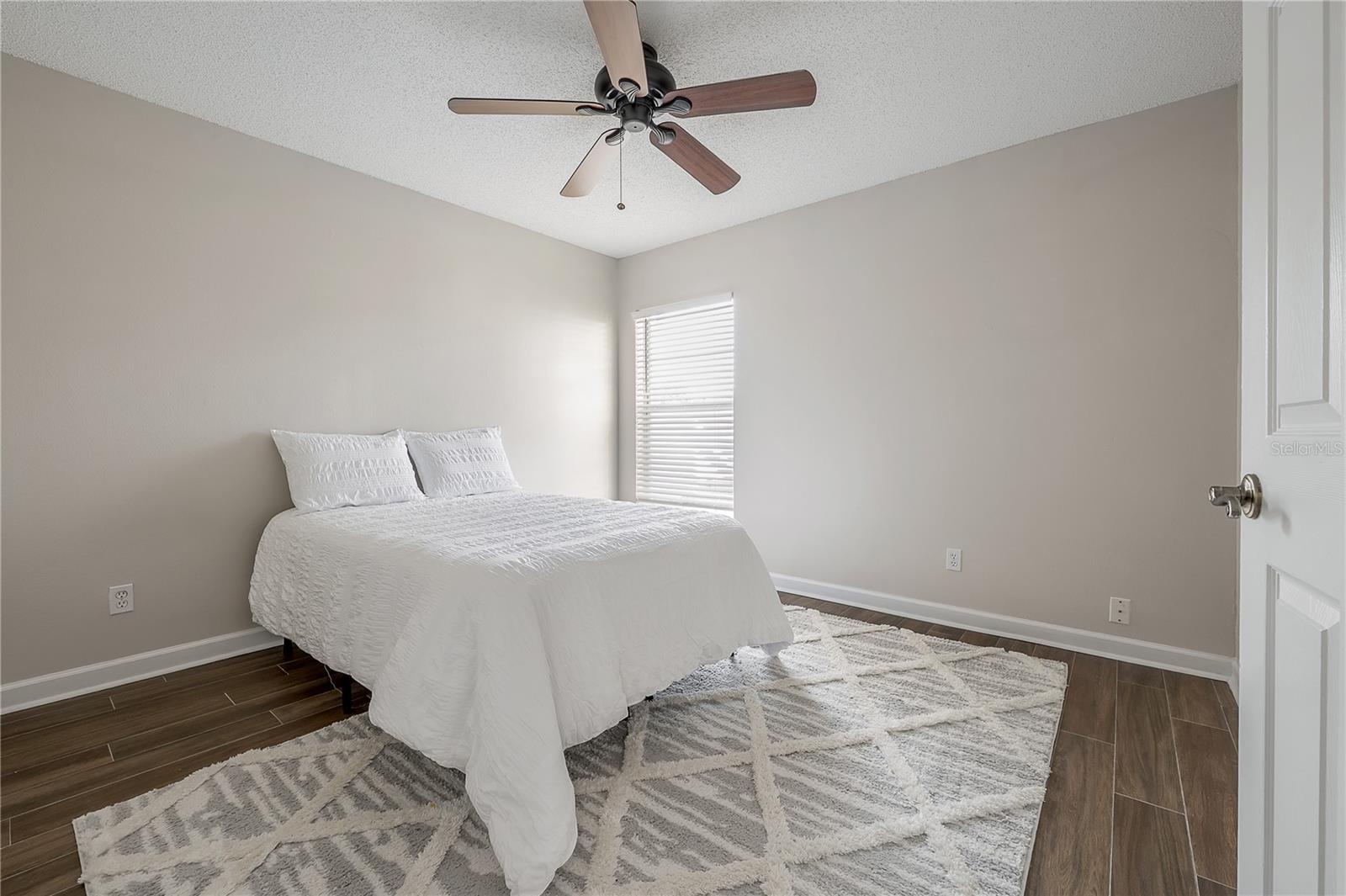 Listing photo id 29 for 8831 Hampden Drive