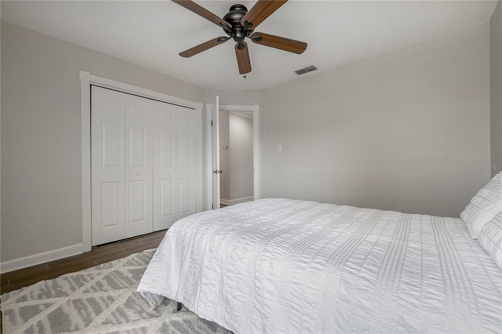 Listing photo id 30 for 8831 Hampden Drive