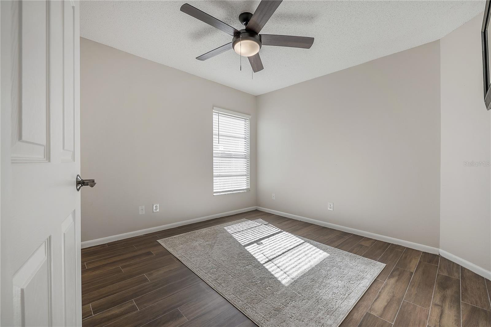 Listing photo id 31 for 8831 Hampden Drive