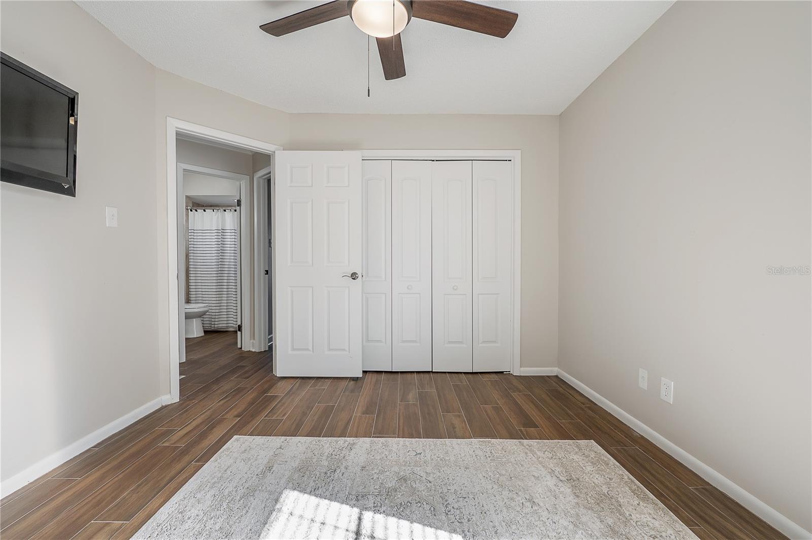 Listing photo id 32 for 8831 Hampden Drive