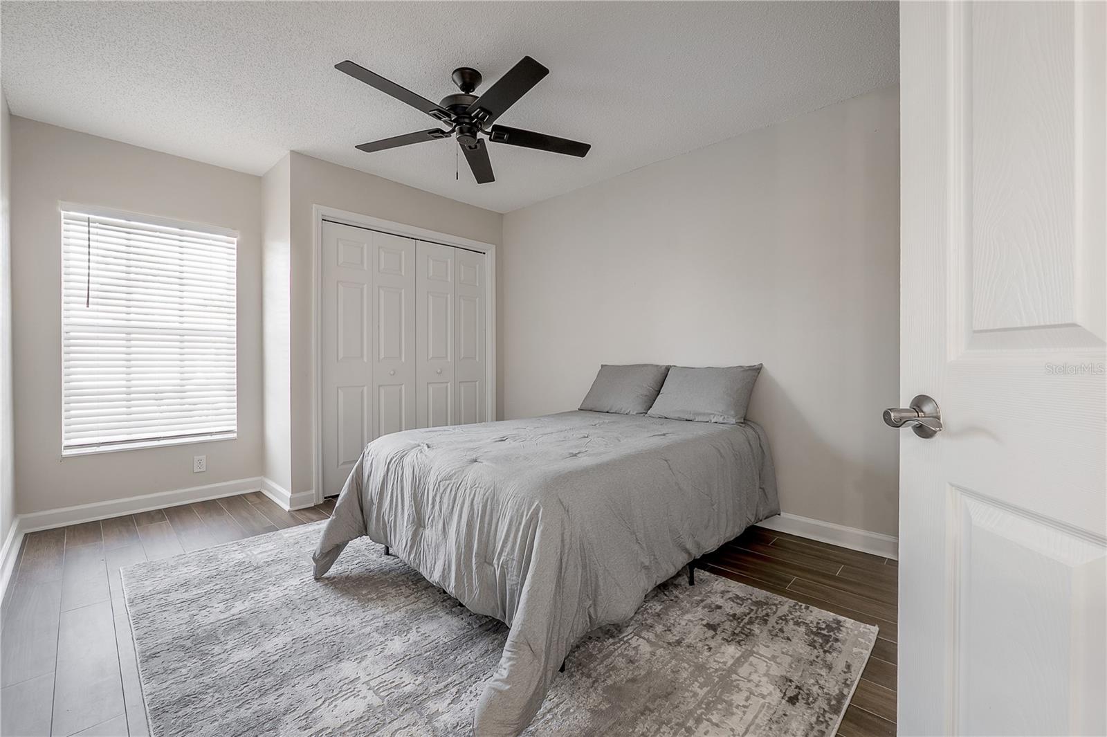 Listing photo id 33 for 8831 Hampden Drive