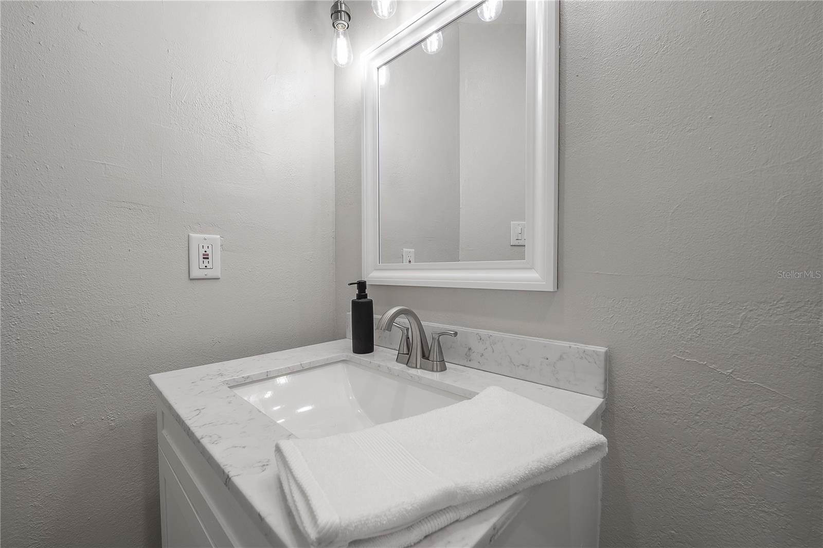 Listing photo id 37 for 8831 Hampden Drive