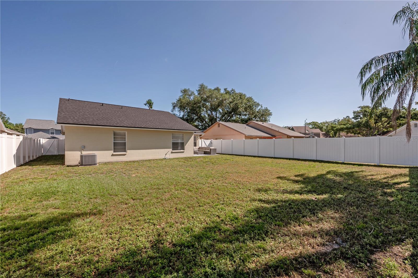 Listing photo id 41 for 8831 Hampden Drive