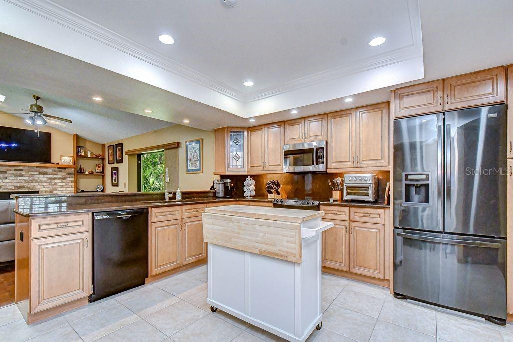 Image 10 of 29 For 16704 Vallely Drive