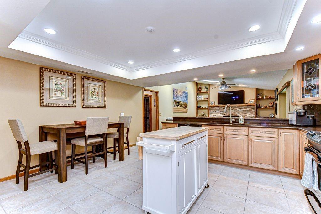 Image 11 of 29 For 16704 Vallely Drive