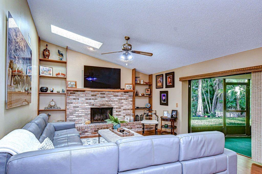 Image 13 of 29 For 16704 Vallely Drive