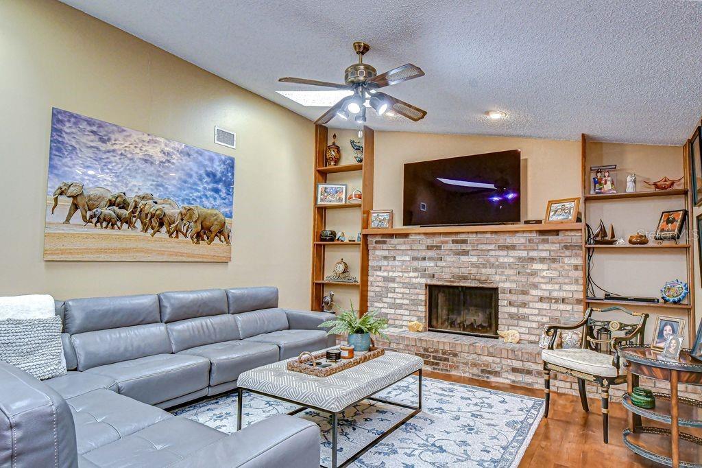 Image 14 of 29 For 16704 Vallely Drive