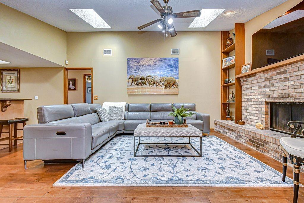 Image 15 of 29 For 16704 Vallely Drive