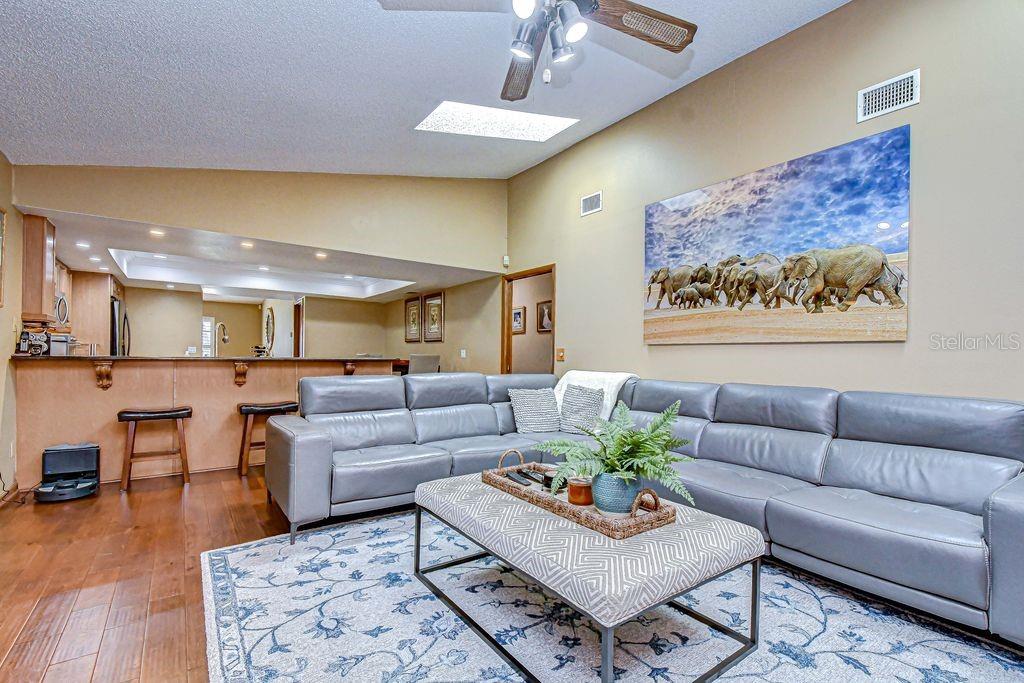 Image 16 of 29 For 16704 Vallely Drive