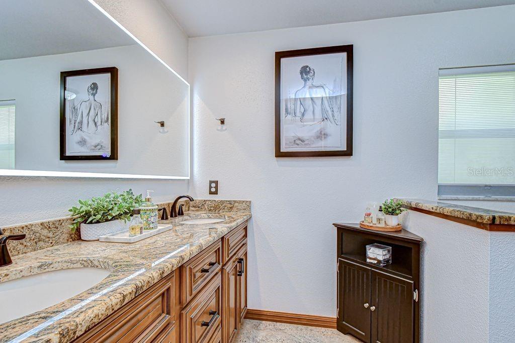 Image 19 of 29 For 16704 Vallely Drive