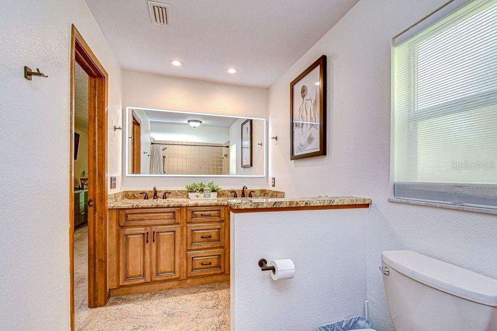 Image 21 of 29 For 16704 Vallely Drive