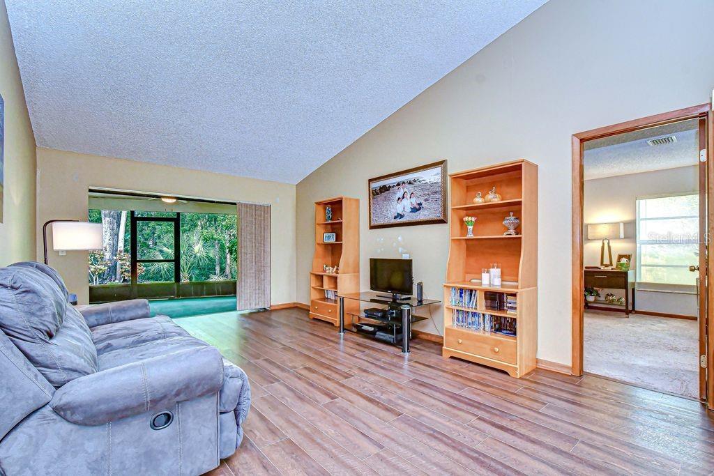 Image 6 of 29 For 16704 Vallely Drive