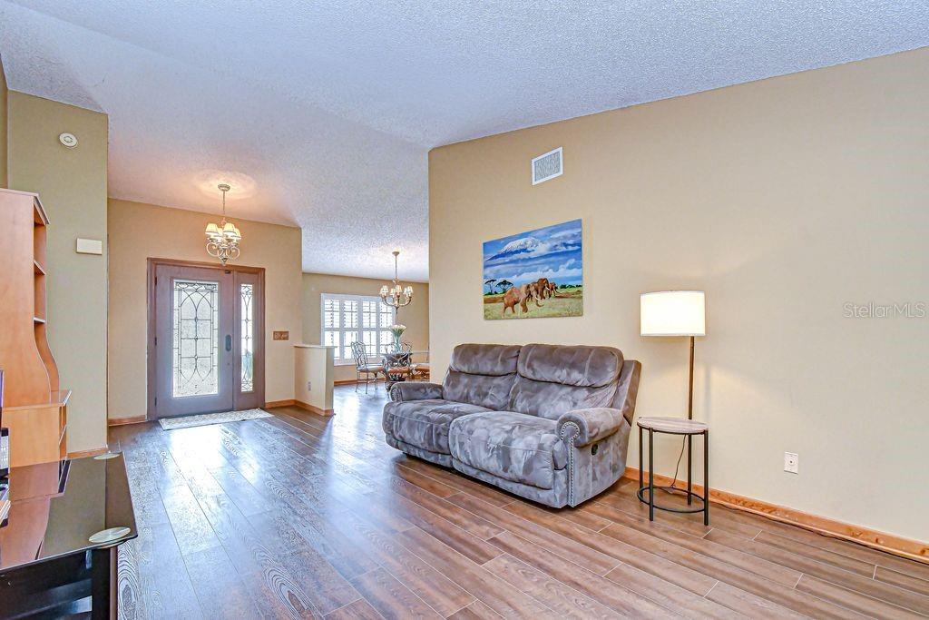 Image 7 of 29 For 16704 Vallely Drive