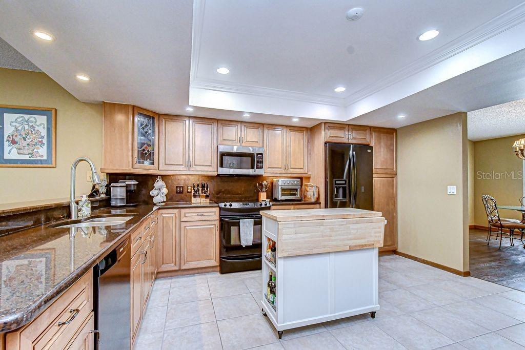 Image 9 of 29 For 16704 Vallely Drive