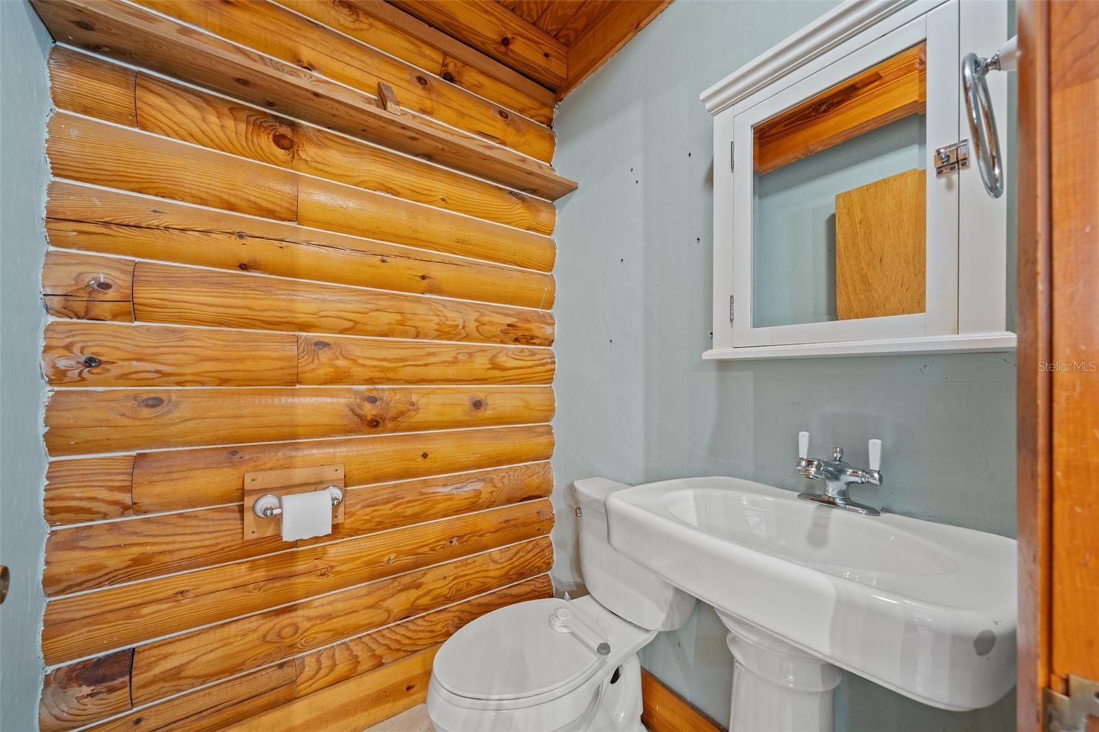 Image 13 of 36 For 18441 Oaklawn Drive