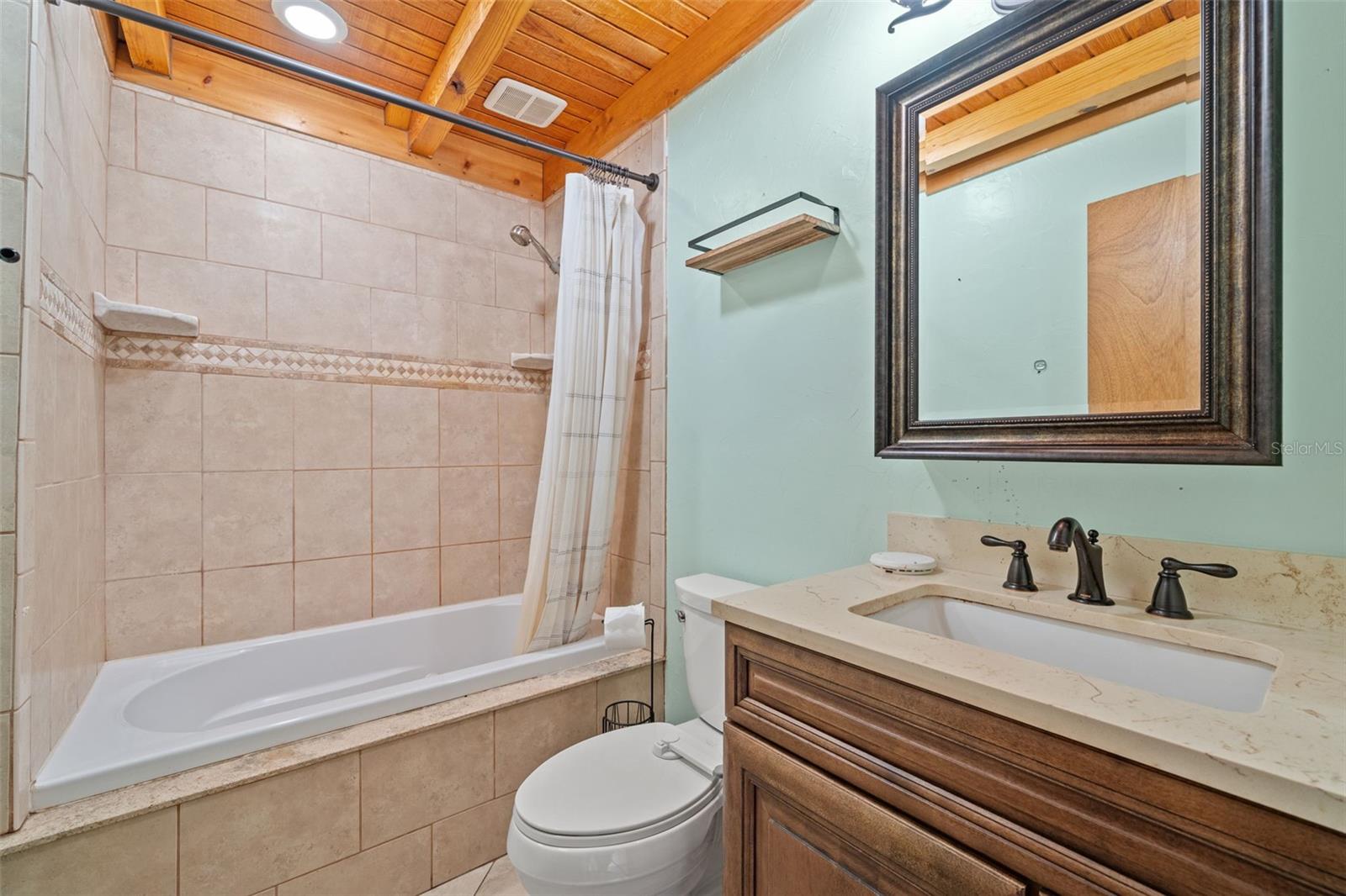 Image 19 of 36 For 18441 Oaklawn Drive