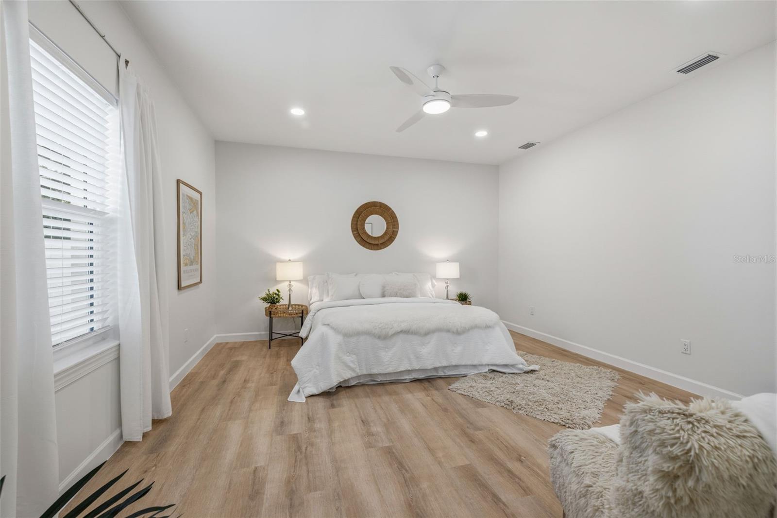 Image 17 of 49 For 494 39th Avenue N