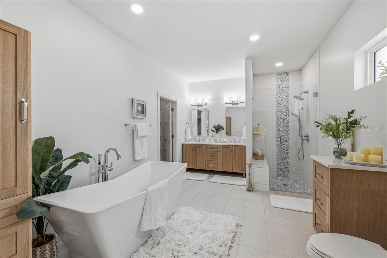 Image 19 of 49 For 494 39th Avenue N