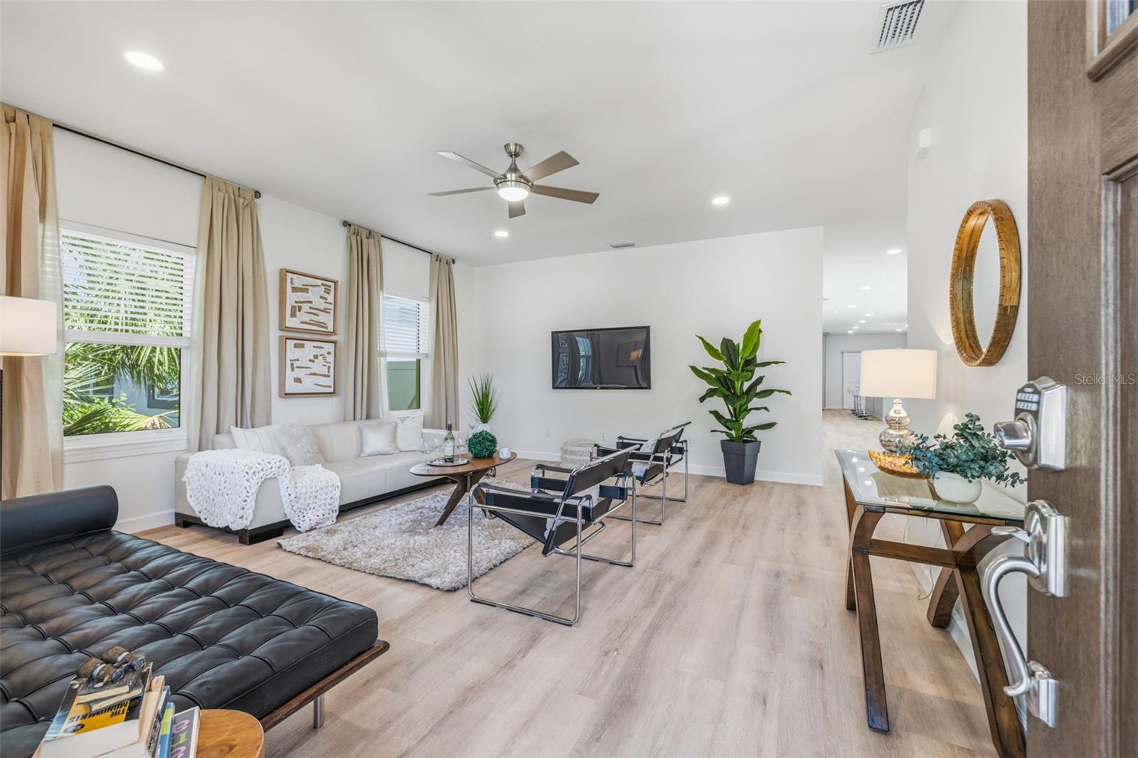 Image 3 of 49 For 494 39th Avenue N