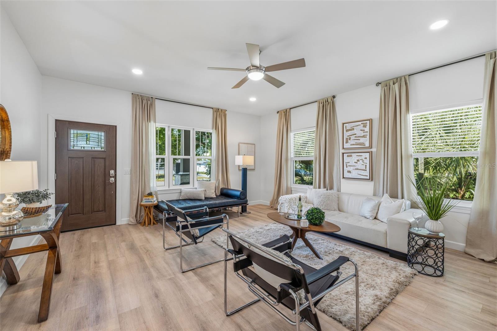 Image 4 of 49 For 494 39th Avenue N