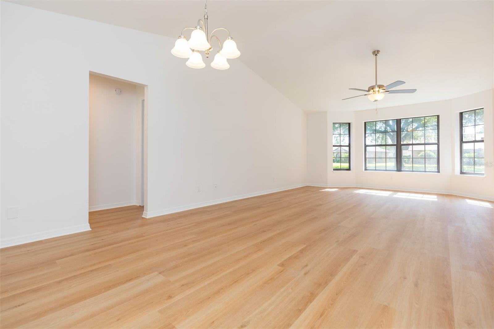 Image 11 of 49 For 6625 Foxmoor Drive