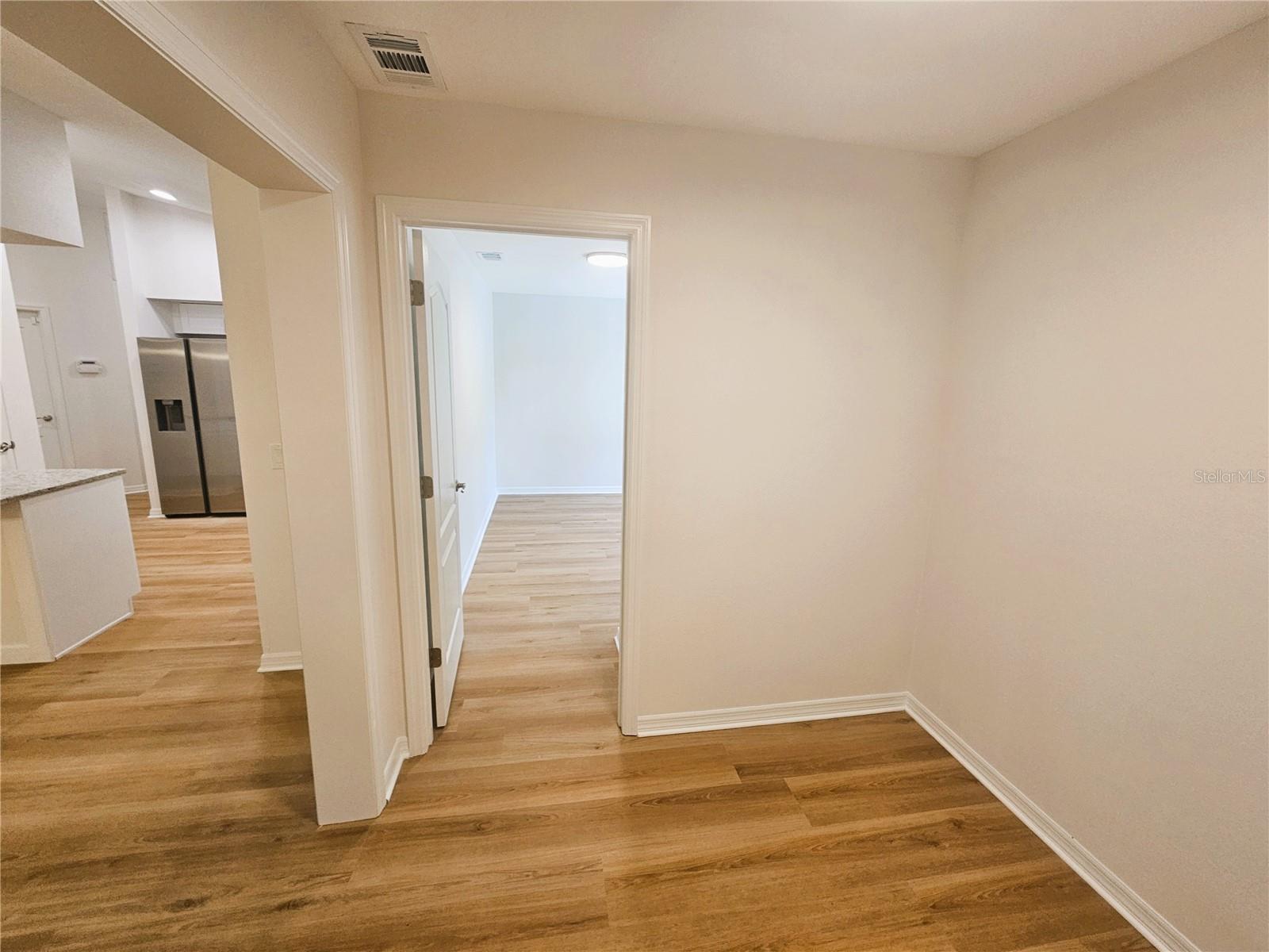 Image 23 of 49 For 6625 Foxmoor Drive