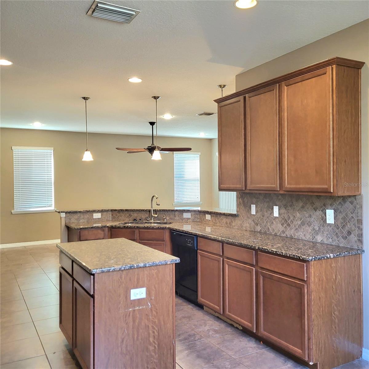 Image 10 of 26 For 36142 Laguna Hills Circle