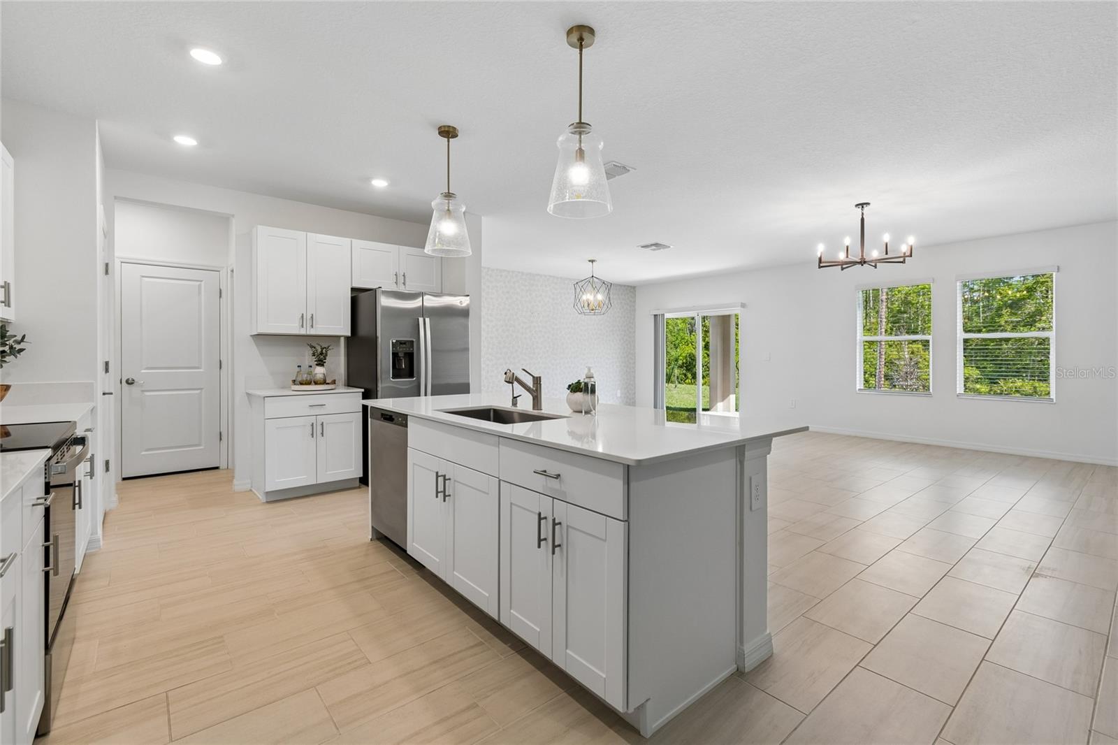 Listing photo id 7 for 10065 Gentle Rain Drive