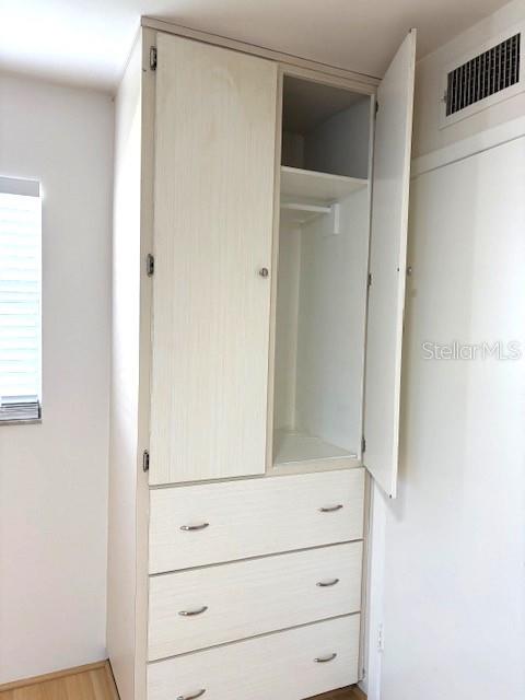 Image 25 of 33 For 1901 Andover Way 38