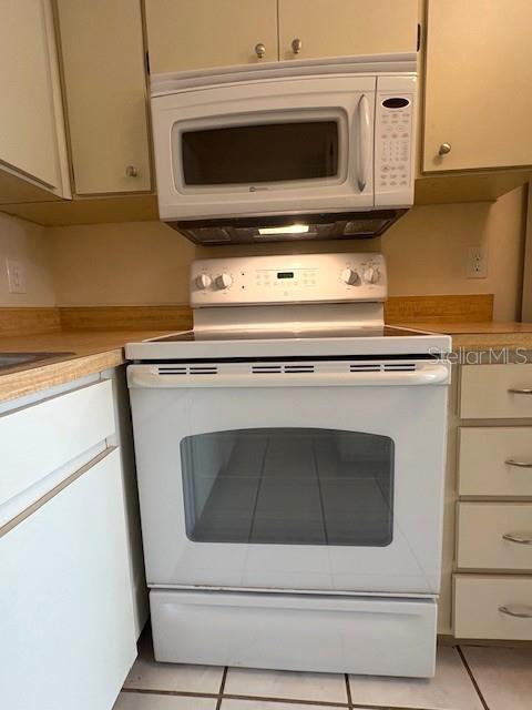 Image 10 of 37 For 407 Feltham Trail B