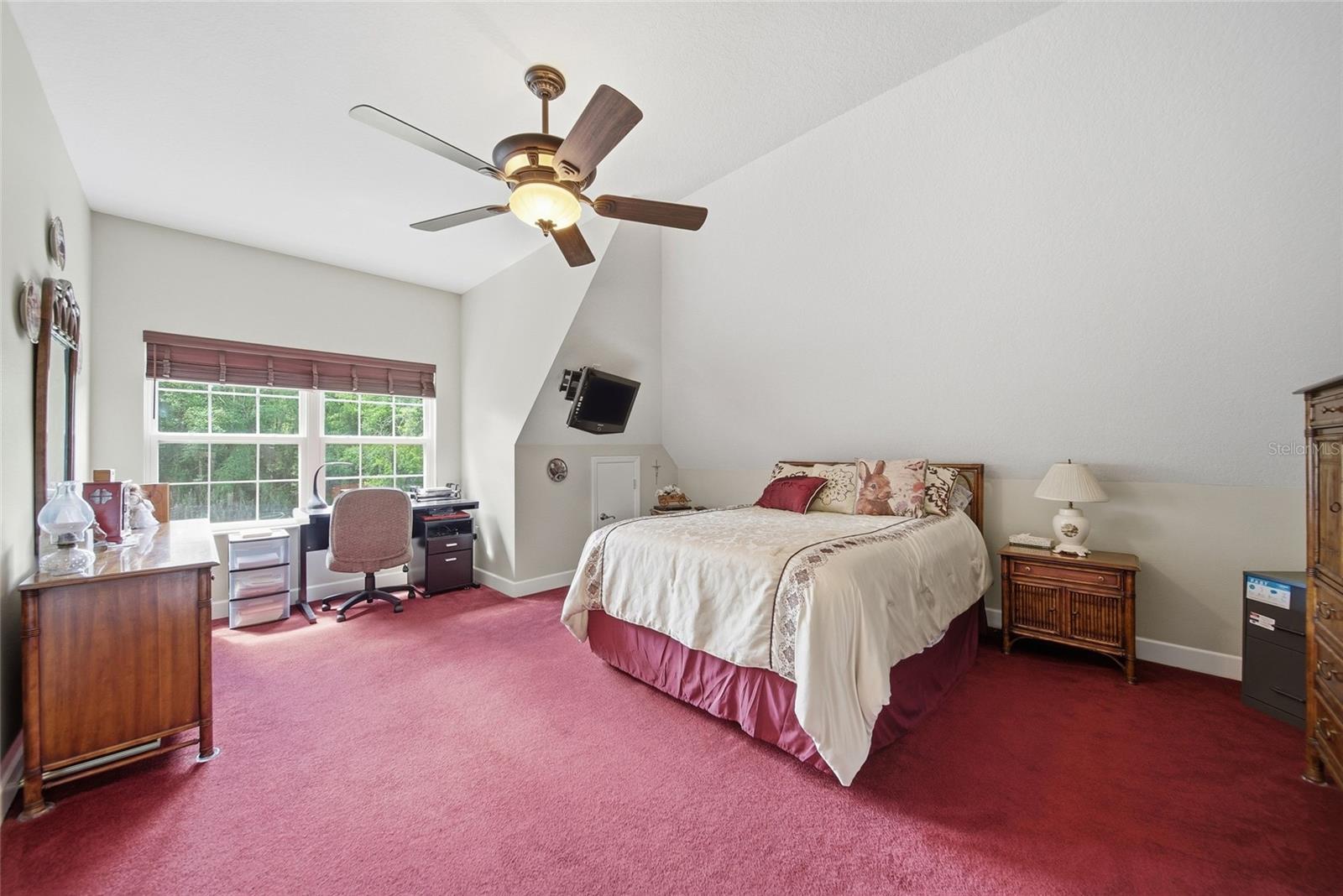 Image 32 of 67 For 32640 Blueberry Hill Way