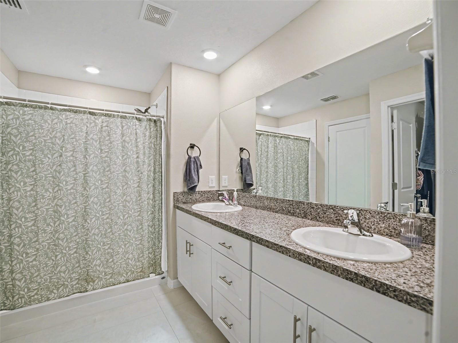 Image 16 of 35 For 509 Royal Empress Drive