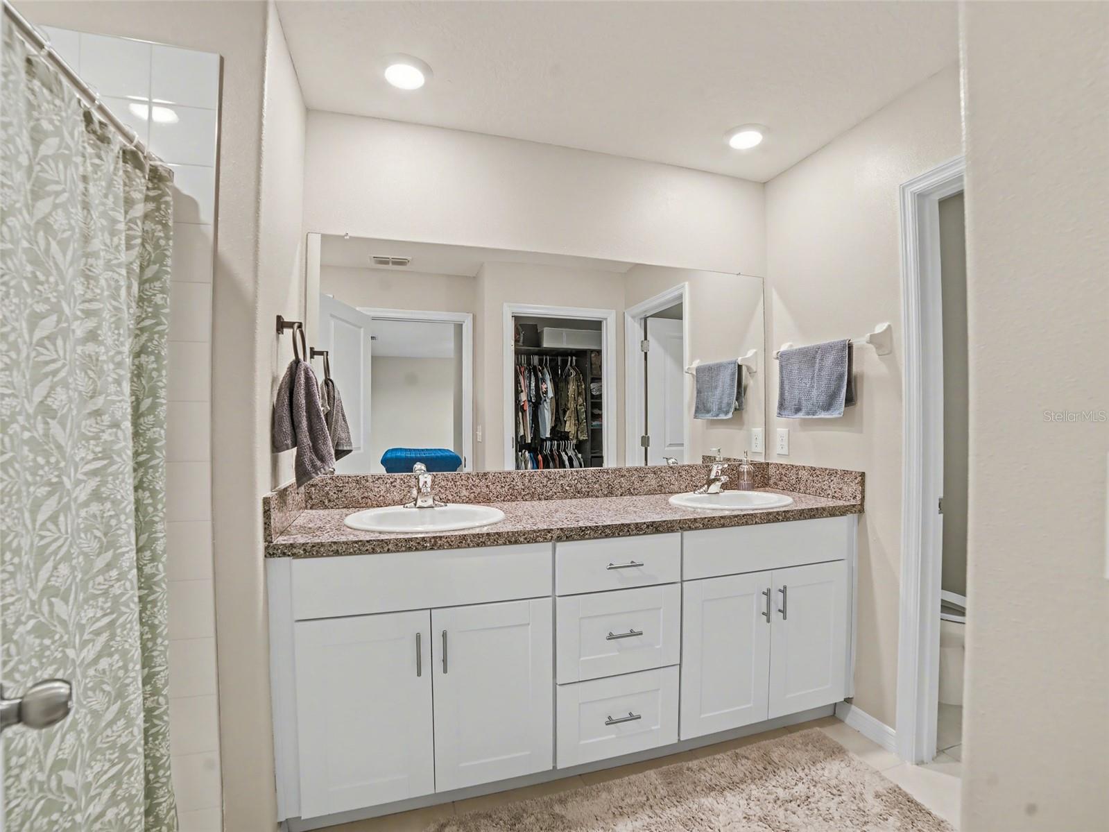 Image 17 of 35 For 509 Royal Empress Drive