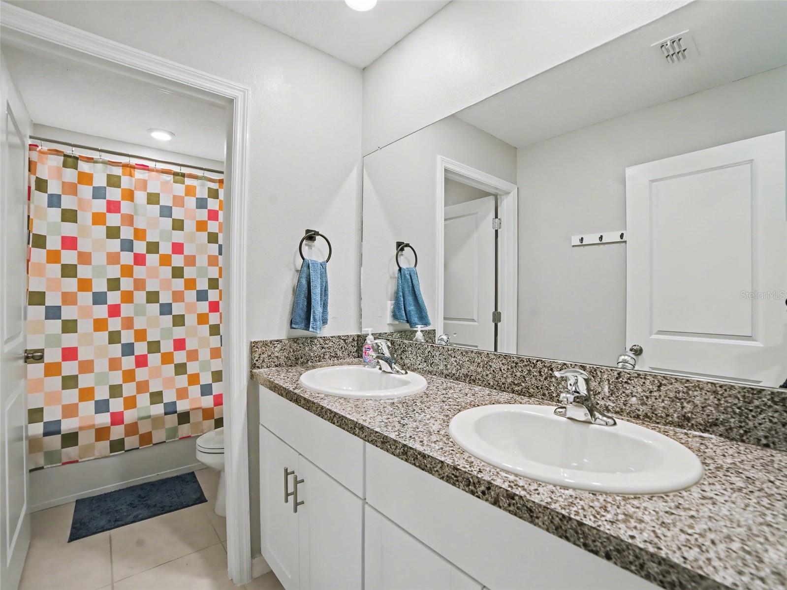 Image 25 of 35 For 509 Royal Empress Drive