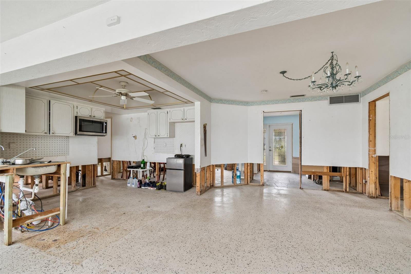 Image 11 of 56 For 15 Bellevue Drive