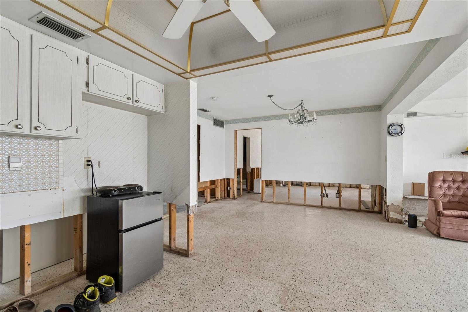 Image 13 of 56 For 15 Bellevue Drive