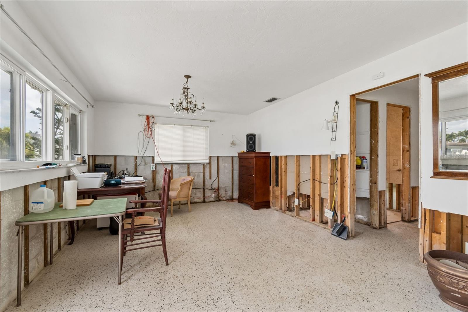 Image 18 of 56 For 15 Bellevue Drive