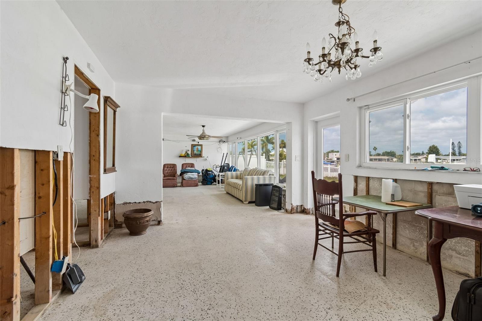 Image 19 of 56 For 15 Bellevue Drive