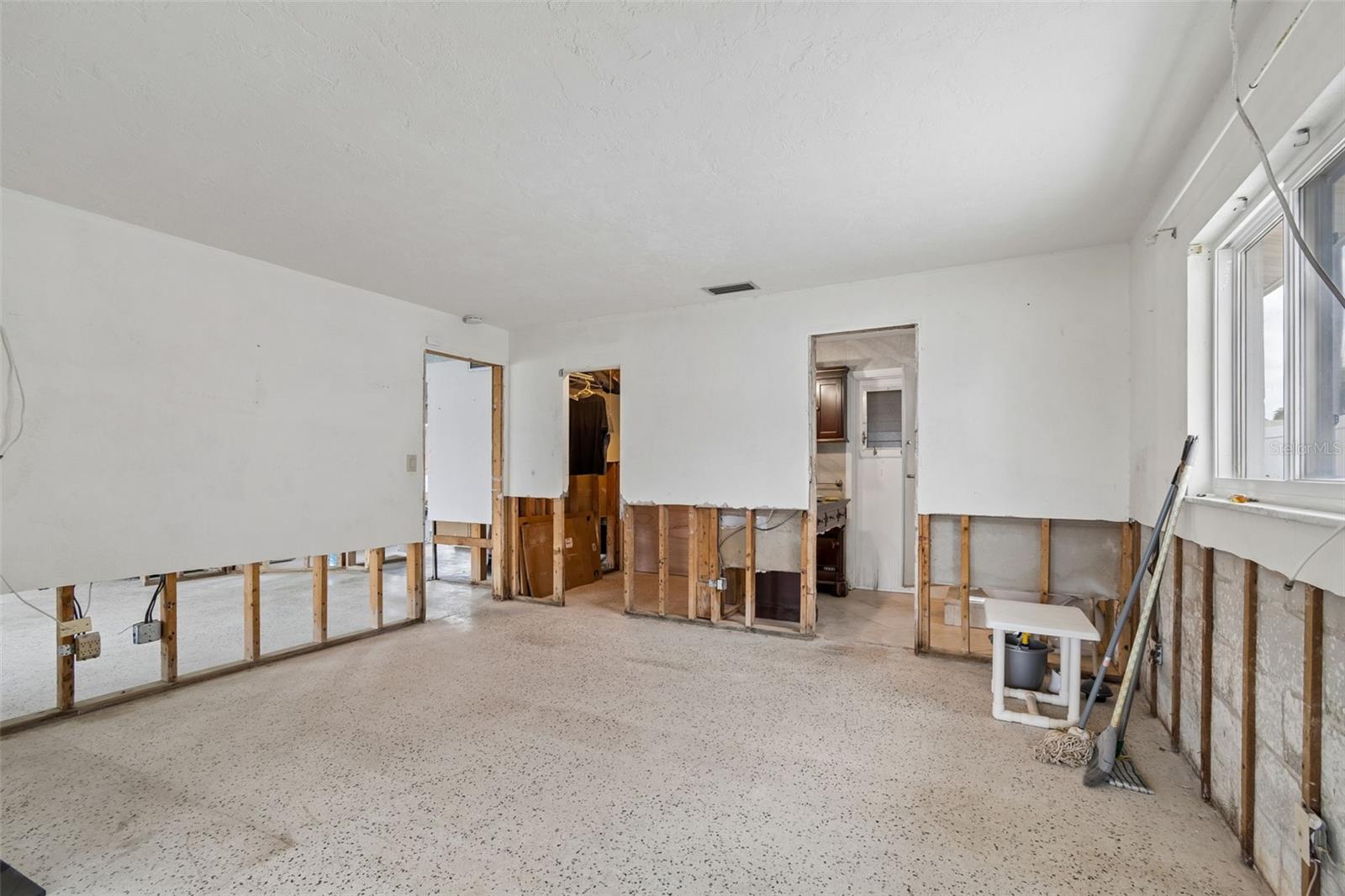 Image 22 of 56 For 15 Bellevue Drive