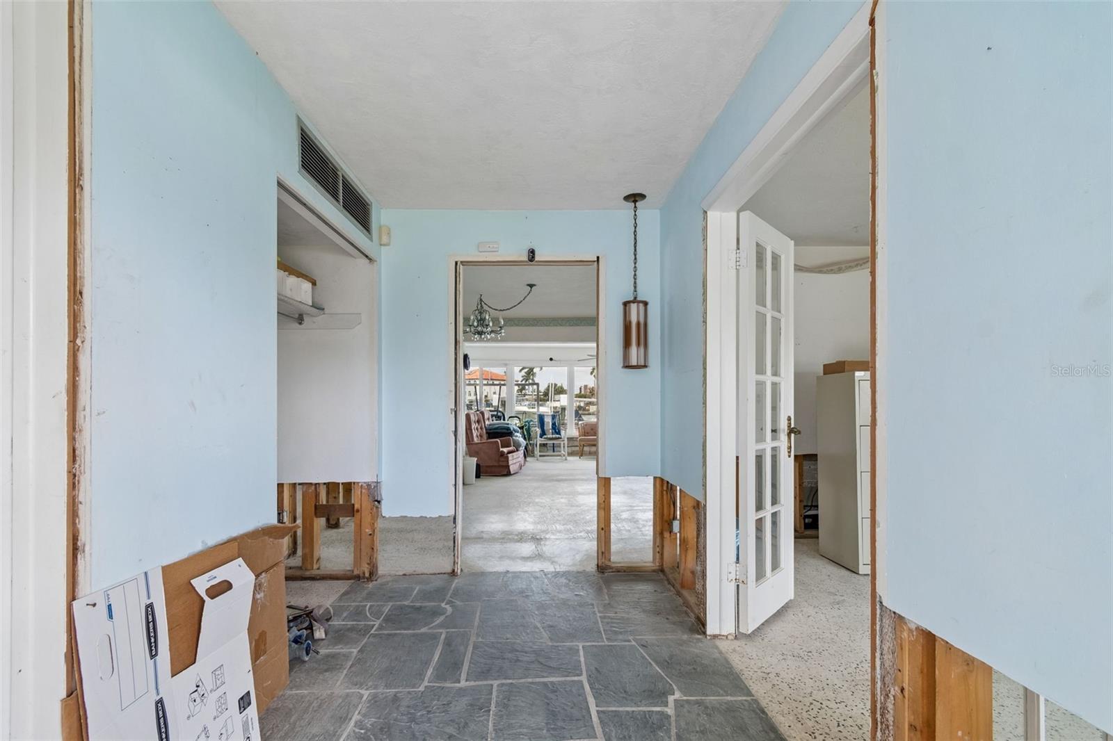 Image 6 of 56 For 15 Bellevue Drive