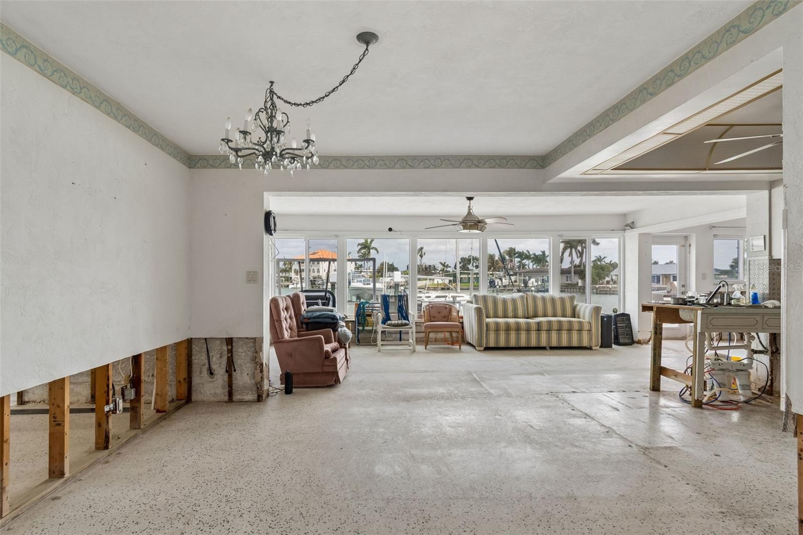 Image 9 of 56 For 15 Bellevue Drive