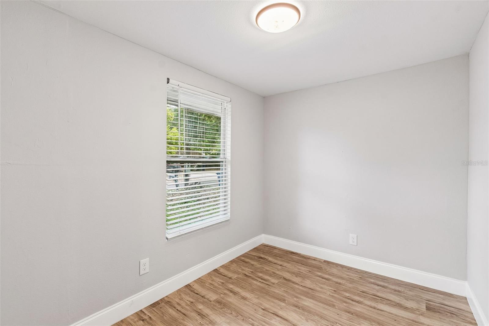 Image 33 of 72 For 8008 12th Street