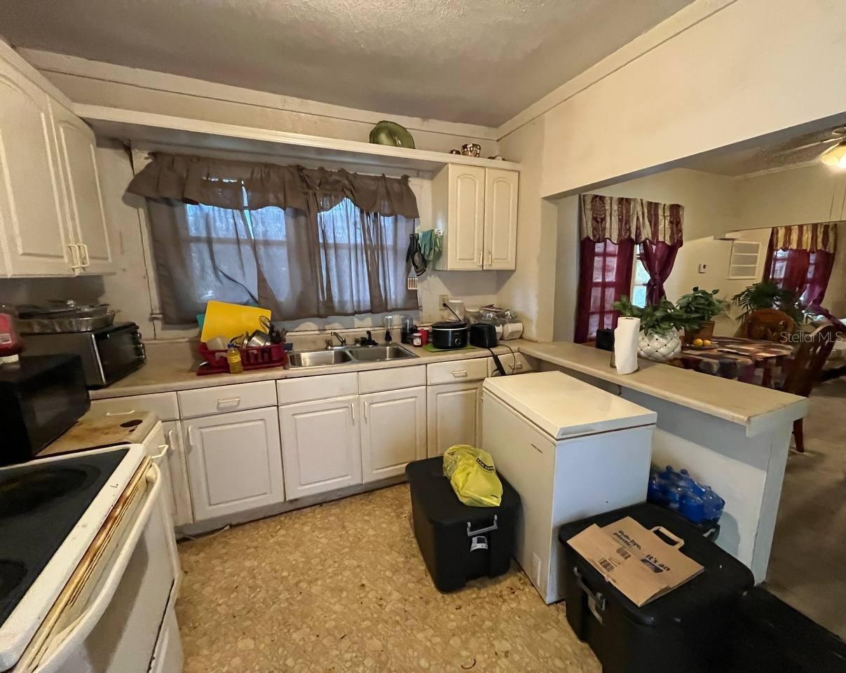 Image 8 of 37 For 780 Maple Avenue