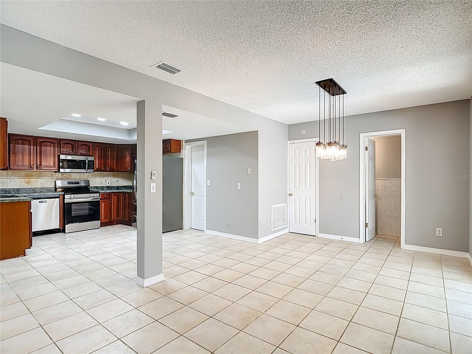 Image 13 of 70 For 2445 Glenview Drive