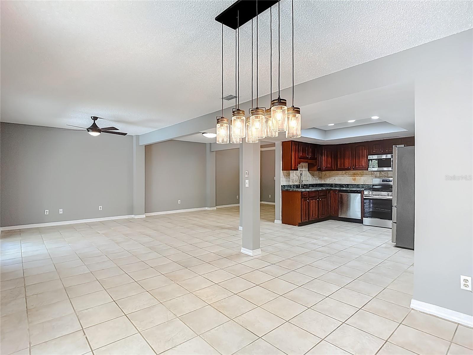 Image 14 of 70 For 2445 Glenview Drive